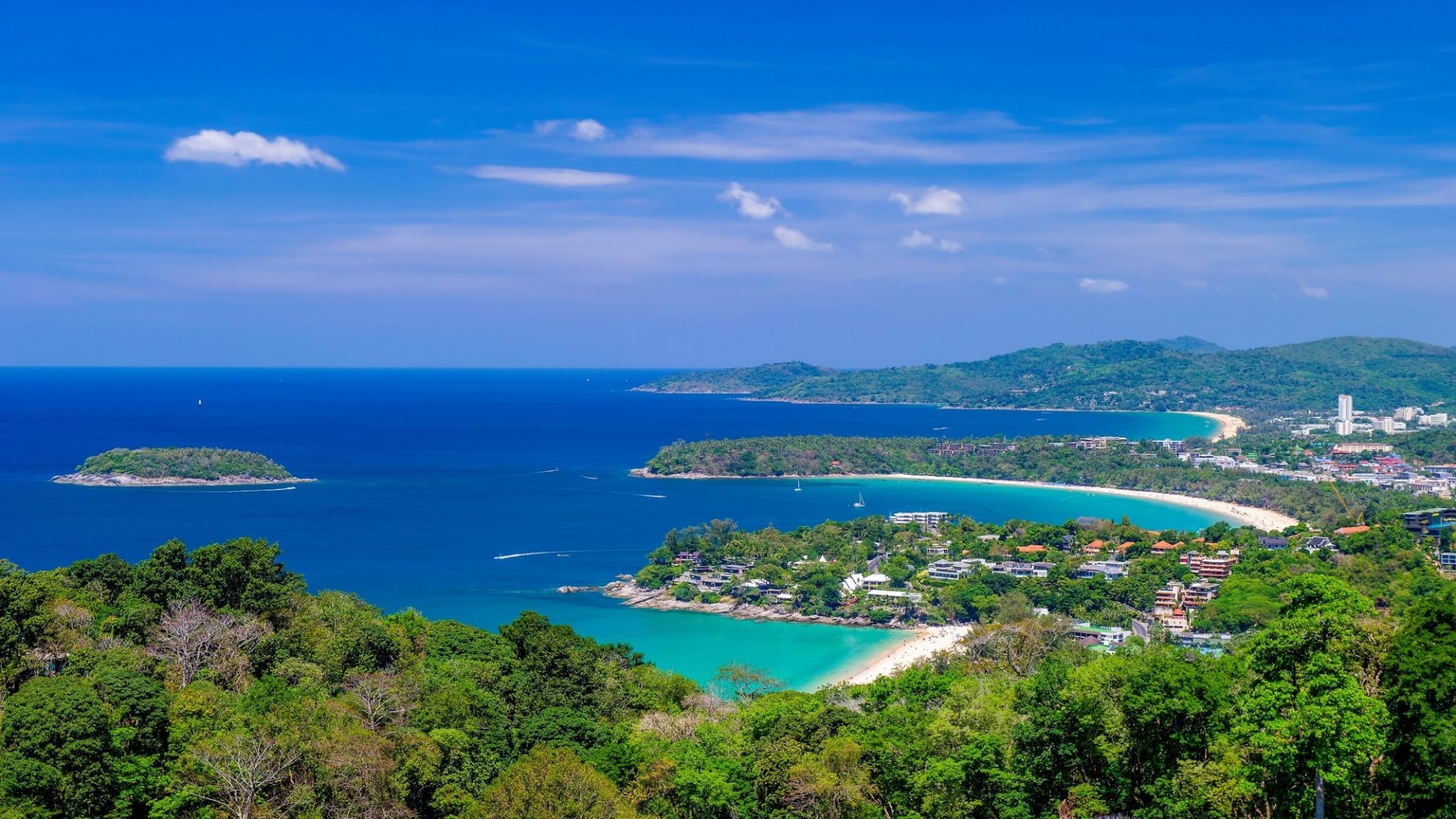 You are currently viewing Phuket to reopen to vaccinated foreign tourists without quarantine from 1 July 2021.